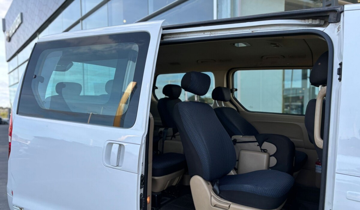 Hyundai H1 12Plz Minibus Diesel - 2014 Hyundai H1 12Plz Minibus Diesel - 2014