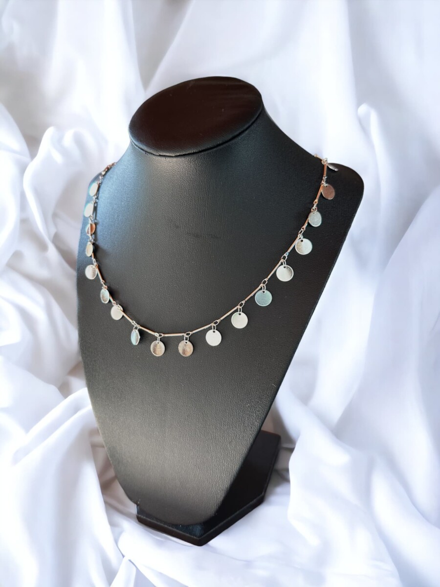 Collar con círculos 