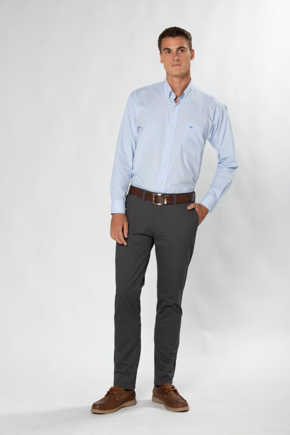 PANTALÓN SKINNY CON SPANDEX Gris