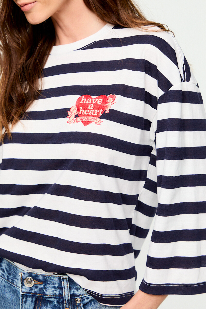 REMERA BORDADO HEART Blanco