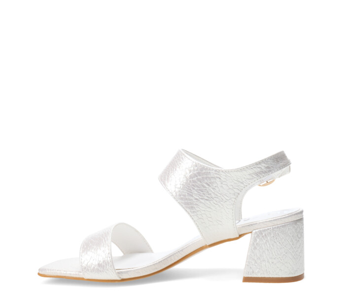 Sandalia PIERES con taco Off White