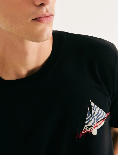 CAMISETA CON ESTAMPA MODELO REGULAR NEGRO