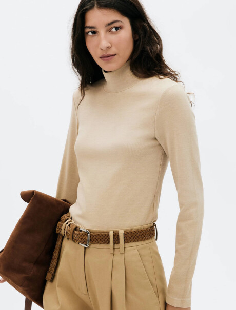 POLERA BÁSICA CON ELASTANO BEIGE