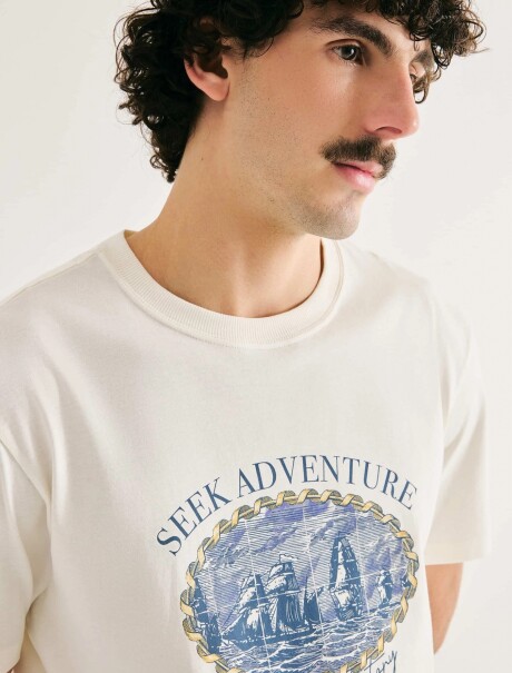 CAMISETA CON ESTAMPA MODELO REGULAR BEIGE