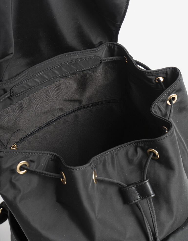Mochilas Urbanas Mochila Con Solapa Y Bolsillos - Negro