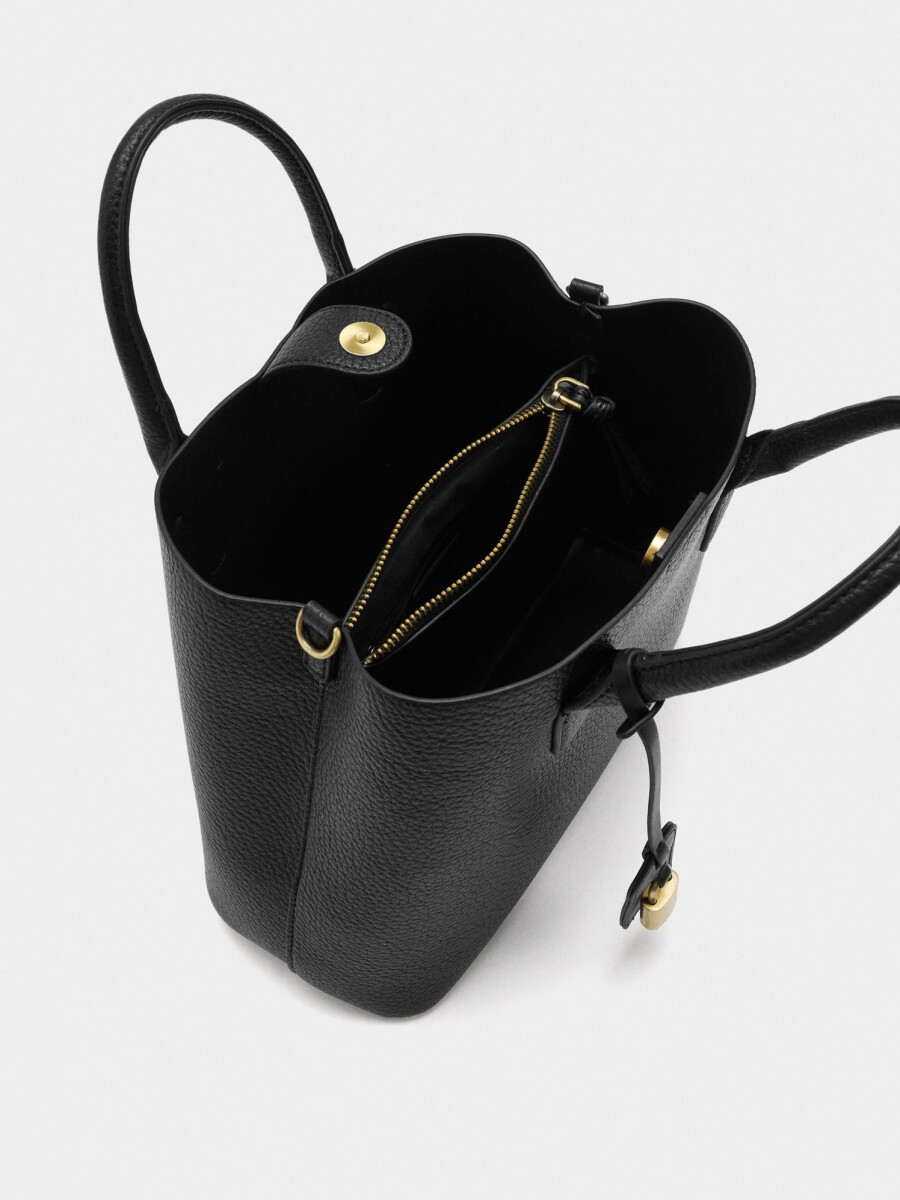 Bolso Tote Con Textura Y Colgante negro