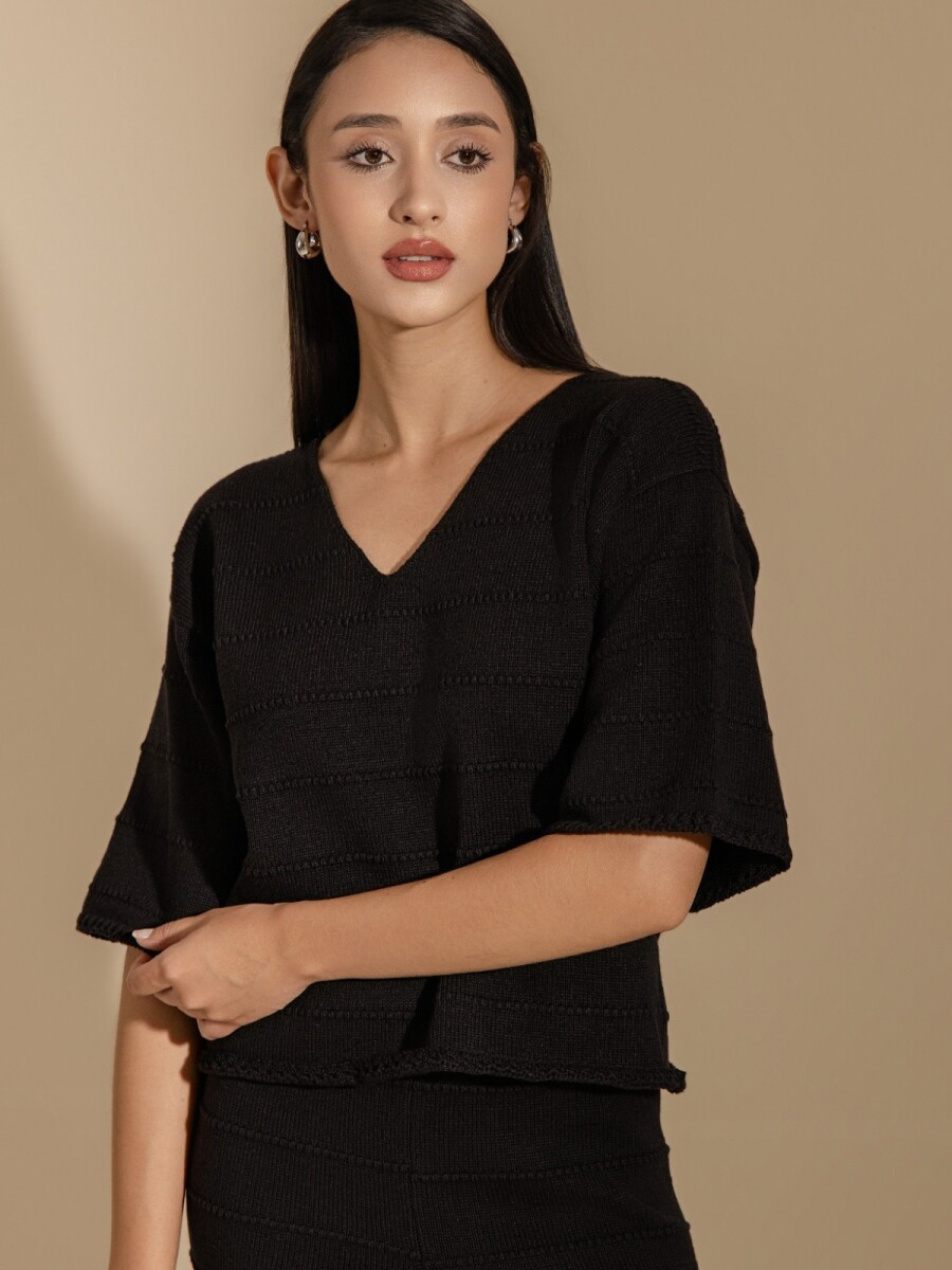 Blusa Manga Japonesa. - Negro 