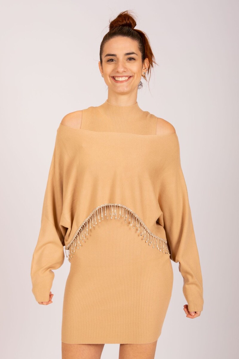 Vestido con sweater Camel