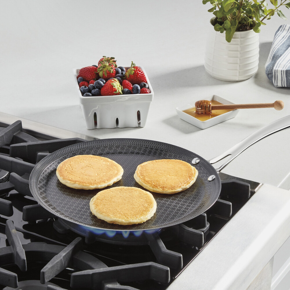 Cuisinart® FUSIONPLUS HYBRID PLANCHA REDONDA DE ACERO INOXIDABLE 12" CON ASAS COOL GRIP? N/A