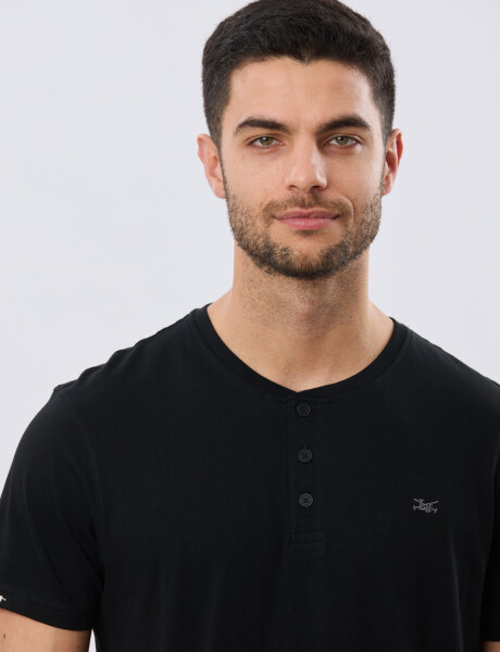 REMERA LISA DE ALGODÓN Negro