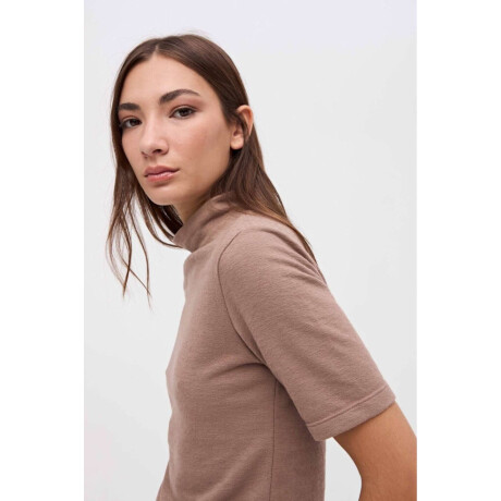 Remera Susanne Marrón
