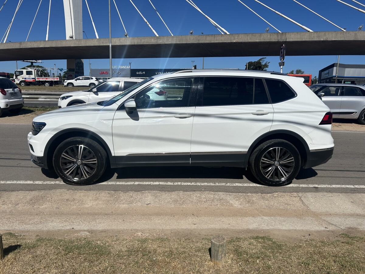 Volkswagen Tiguan 2021 EXCELENTE ESTADO! | Permuta/ Financia Volkswagen Tiguan 2021 EXCELENTE ESTADO! | Permuta/ Financia