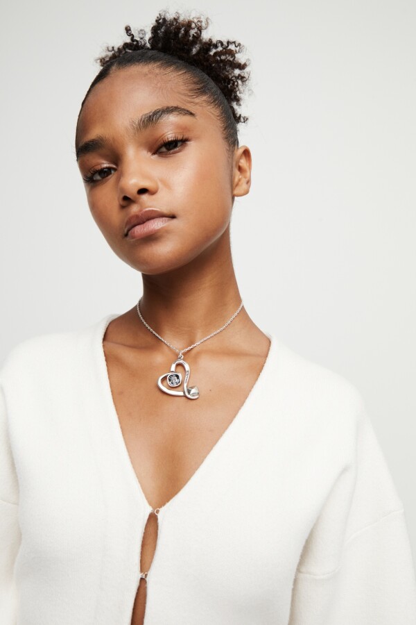 COLGANTE MEDIANO DE ALEACIÓN DE METALES CON BAÑO EN PLATA DE LEY Y CORAZON CON CRISTAL FACETADO Colgante