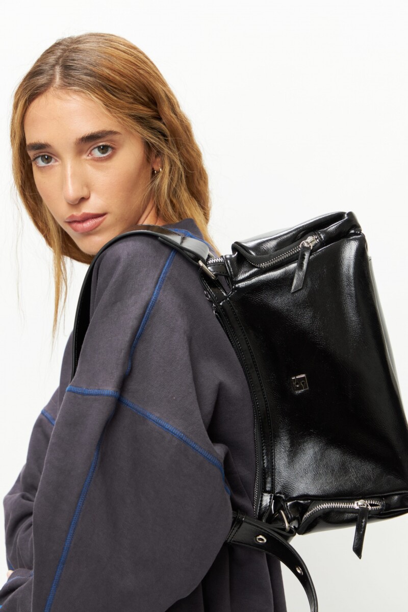 Cartera de hombro con bolsillos shinny - negro 