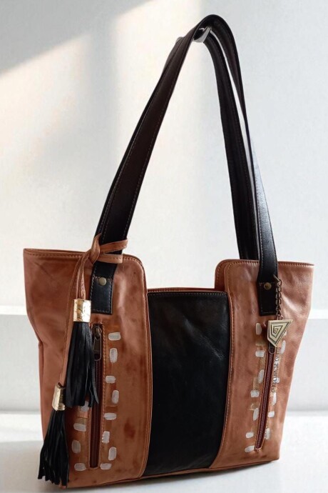 Cartera FILIPPA De Cuero Con Arte Pintada A Mano Negro Y Terra