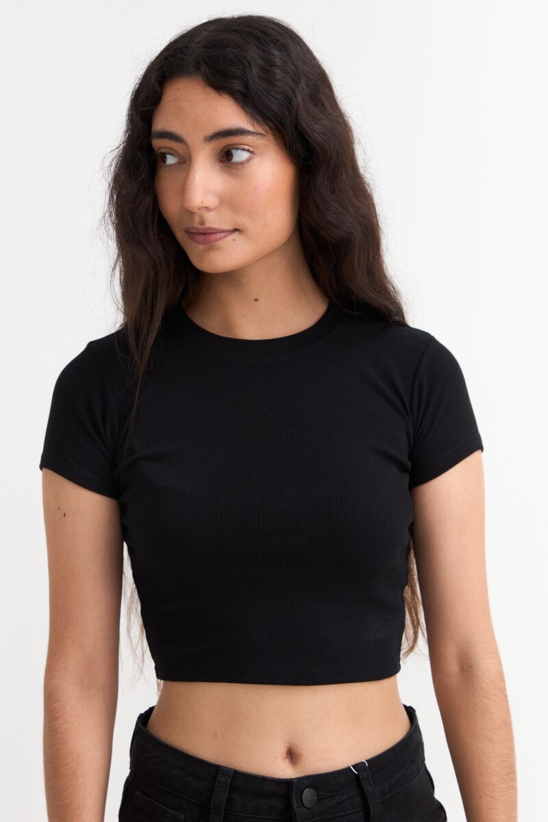 Remera m/c acanalada cuello a la base NEGRO