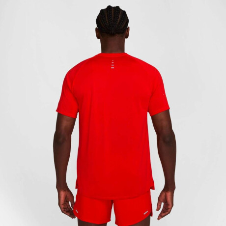 Remera Nike Dri-Fit Adv Stride Top de Hombre Rojo