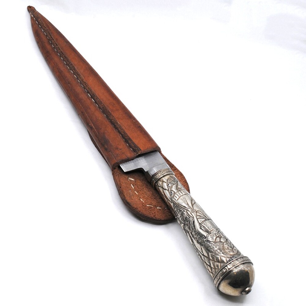 Cuchillo cabo de plata, hoja Trento stainless steel. Usado Cuchillo cabo de plata, hoja Trento stainless steel. Usado