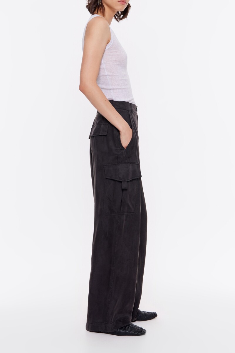 PANTALÓN FLUIDO CARGO Negro