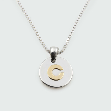 Colgante medalla chica de plata 925 con letra de oro 18k (incluye cadena) Colgante medalla chica de plata 925 con letra de oro 18k (incluye cadena)