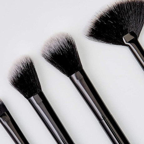 Set x4 brochas de maquillaje Blending is my cardio Set x4 brochas de maquillaje Blending is my cardio