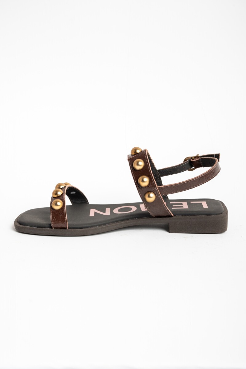 Sandalias De Cuero Con Tachas Chocolate