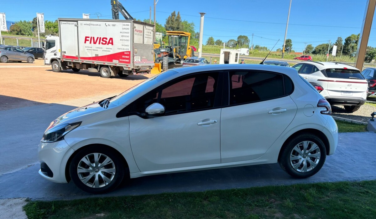 Peugeot 208 Active 1,5 - 2017 Peugeot 208 Active 1,5 - 2017