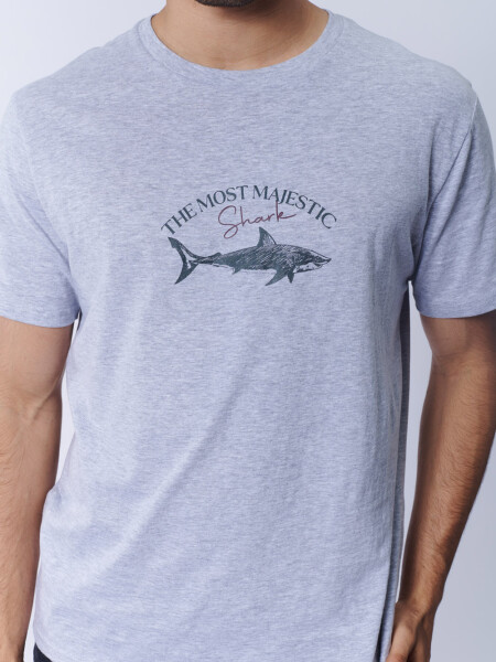 Remera Estampa Tiburón Gris Melange
