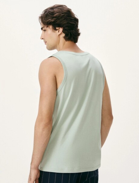 MUSCULOSA BÁSICA WORLD VERDE