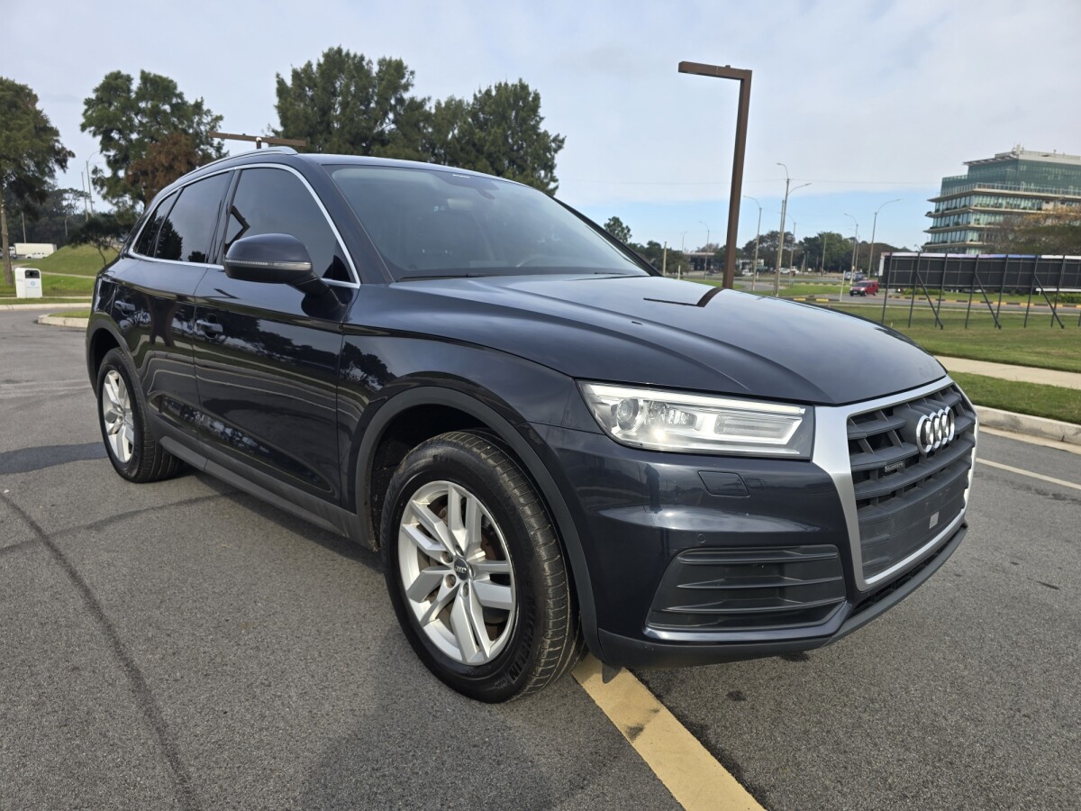 Audi Q5 2.0 Premium TFSI Quattro AT | Permuta / Financia Audi Q5 2.0 Premium TFSI Quattro AT | Permuta / Financia