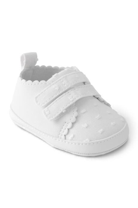 Zapatitos blancos, con velcro, bordes festoneados y lunares bordados Sin color