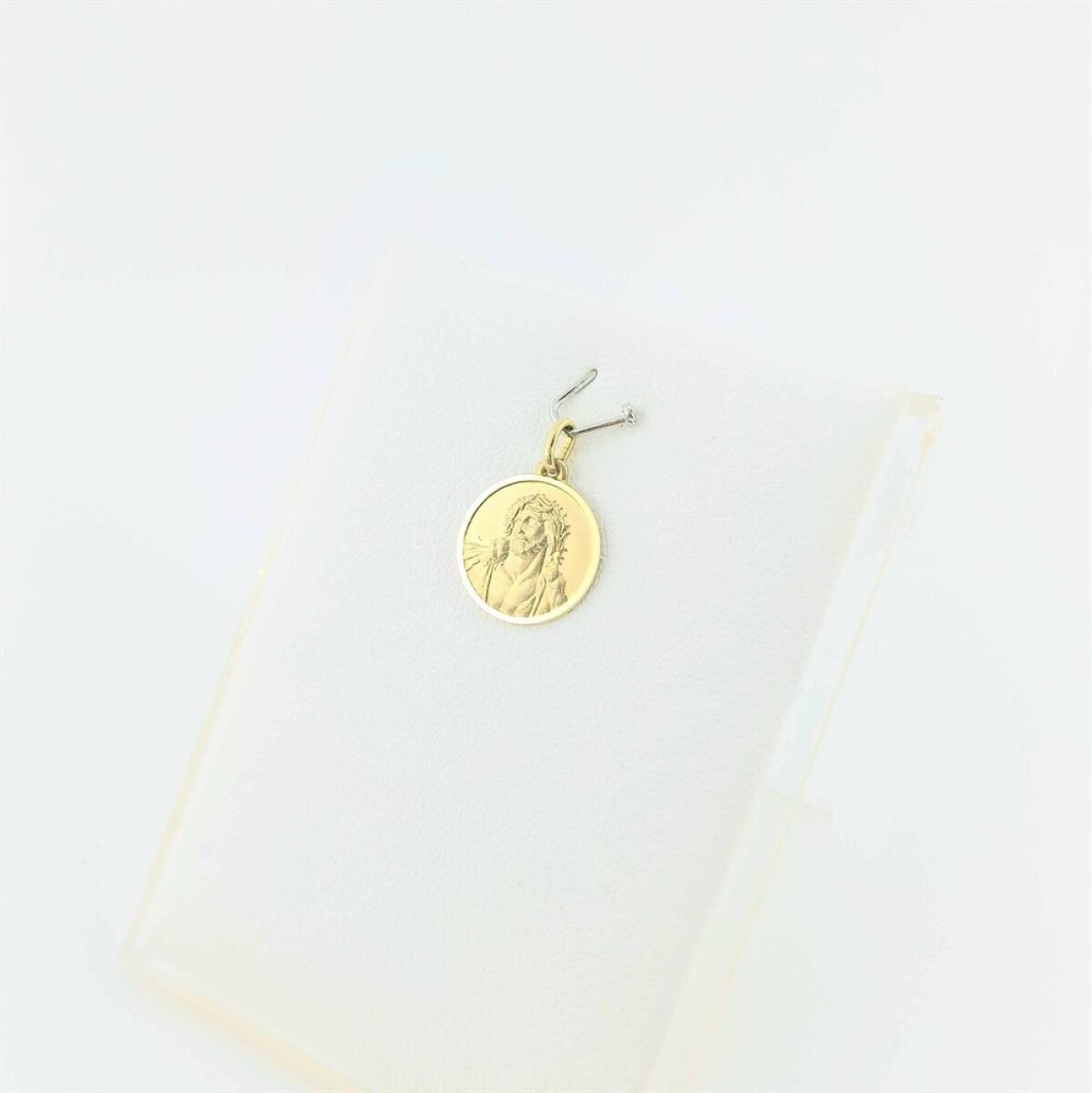 Medalla de oro 18k. Cristo con Espinas. 