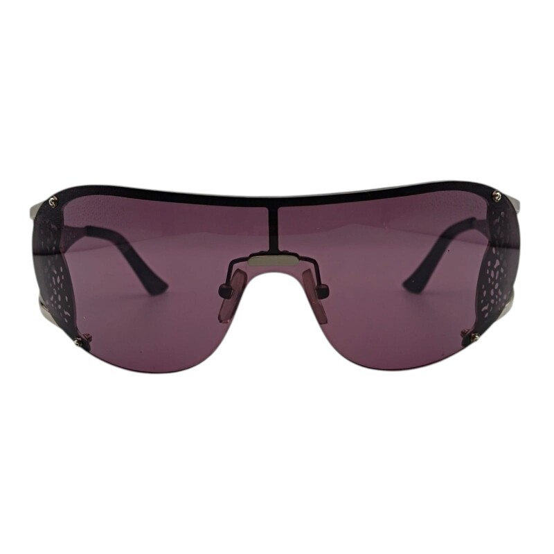 NV708837 plateadouniforme