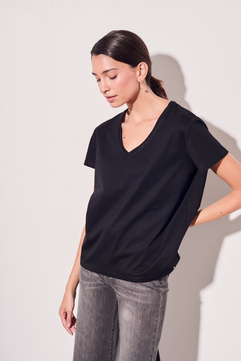 Remera Escote V Metalizado Negro