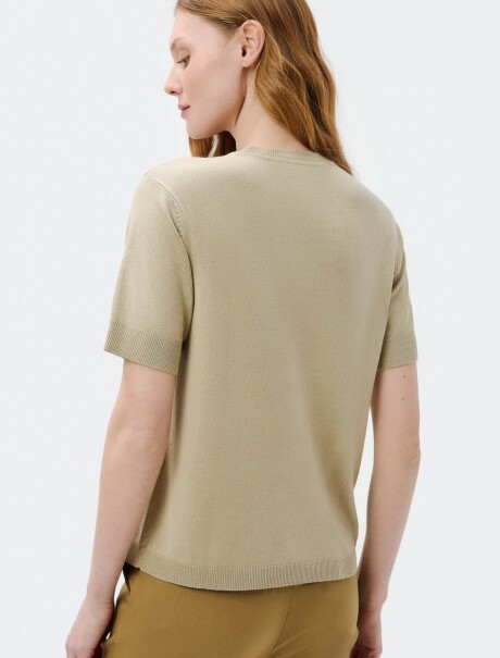 BLUSA DE MANAGA CORTA EN VISCOSA BEIGE
