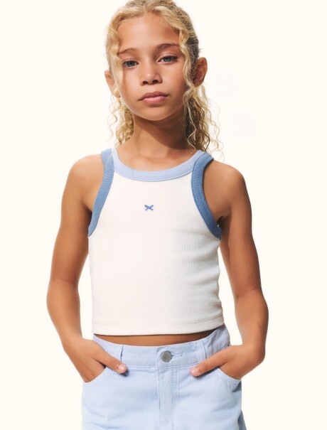 MUSCULOSA INFANTIL CON BORDADO BLANCO