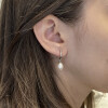 Caravanas - medio aro en oro blanco 18k con perlas Caravanas - medio aro en oro blanco 18k con perlas