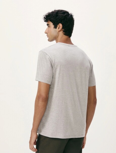 CAMISETAS BÁSICAS REGULAR WORLD GRIS