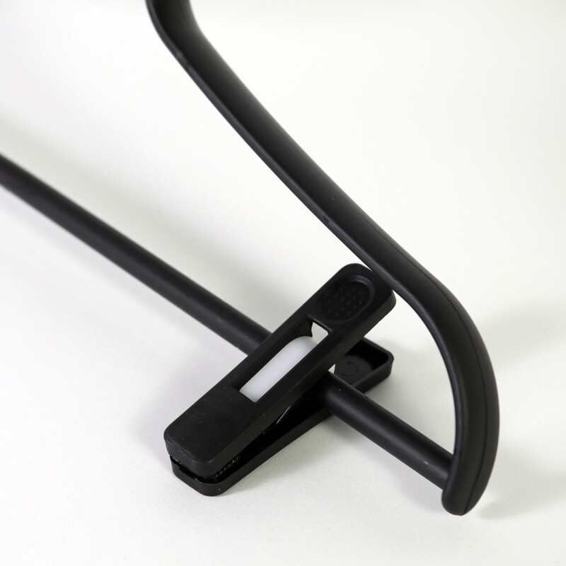 PERCHA PLAST NEGRO C/GANCHO 40X22CM Unica