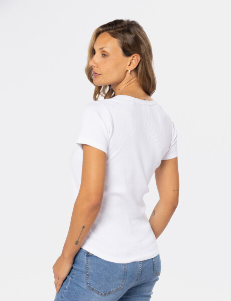 REMERA CON BOTONES Blanco