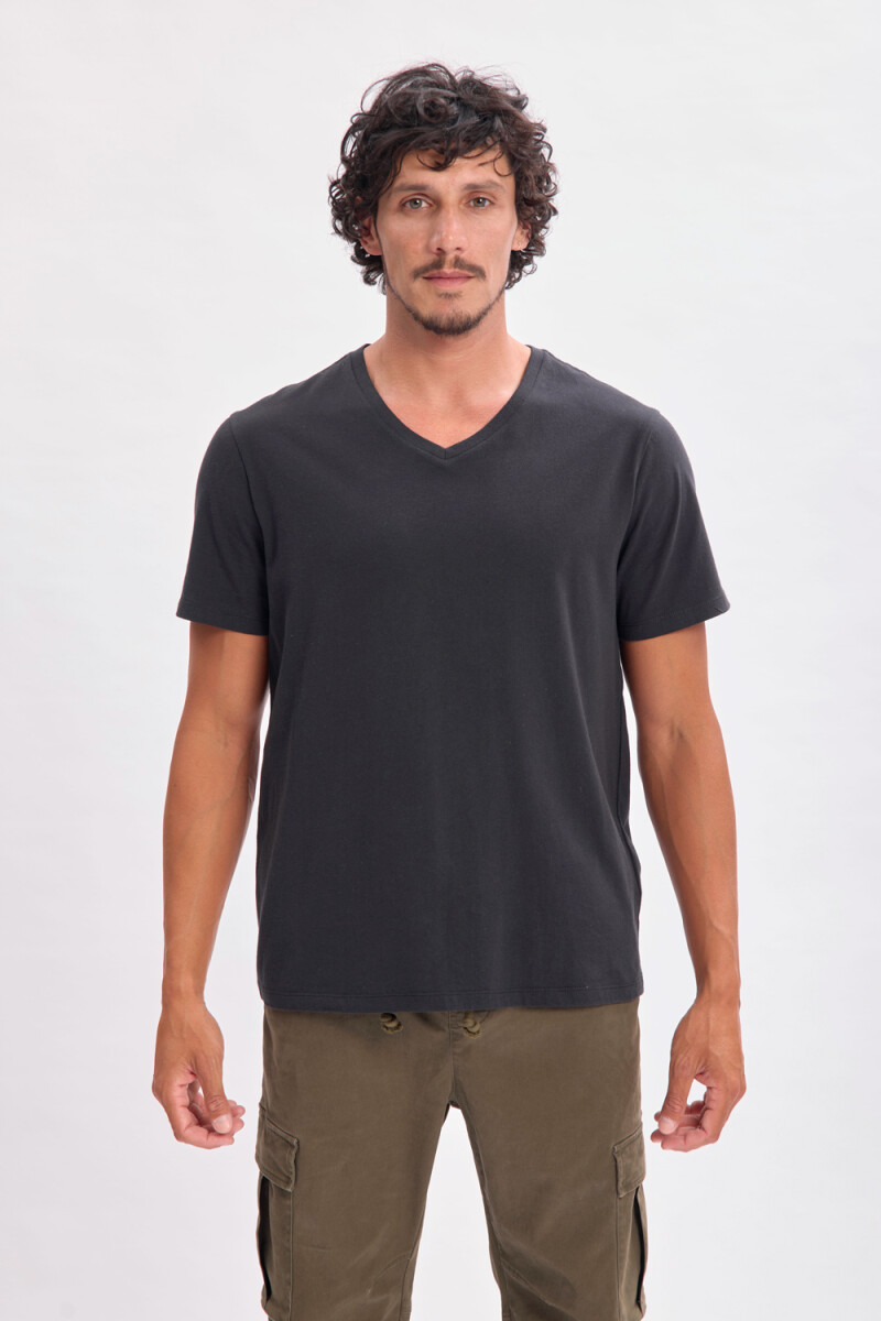 Remera manga corta cuello en v Negra