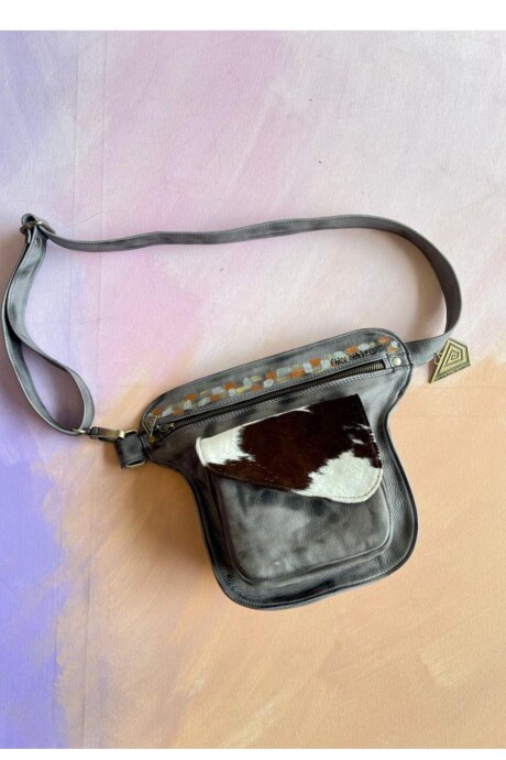Riñonera Y Bandolera AREIA Gris Con Pelo Riñonera Y Bandolera AREIA Gris Con Pelo