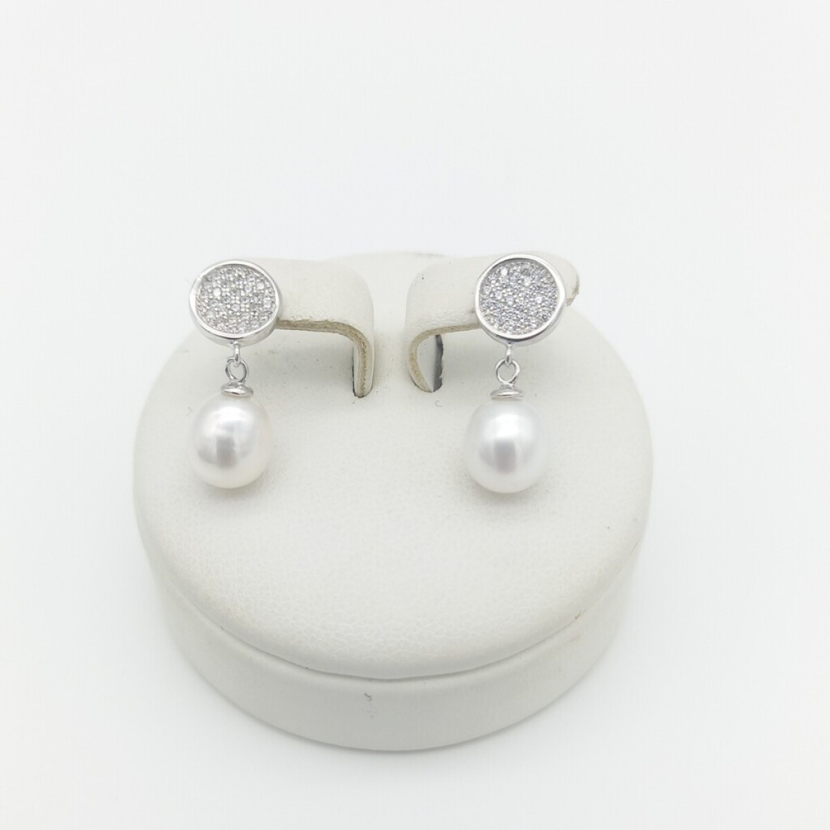 Caravanas de plata 925 con baño de oro gris, circonias y perla de río. - Largo total 2 cm 