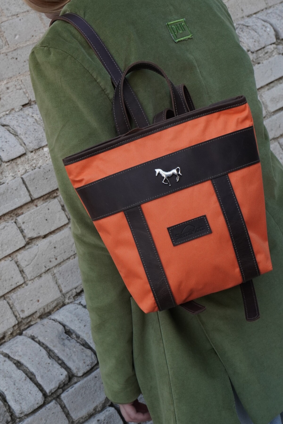 Mini Mustang Backpack Chocolate / Naranja
