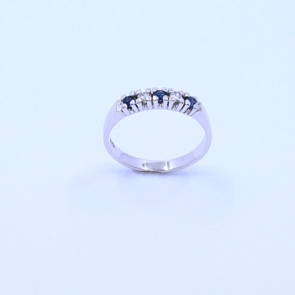 Anillo medio sin fin oro 18k blanco brillantes y zafiros engarce 4 puntas. Anillo medio sin fin oro 18k blanco brillantes y zafiros engarce 4 puntas.