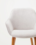 Silla Aleli de chenilla beige y patas de madera maciza de fresno con acabado nogal Silla Aleli de chenilla beige y patas de madera maciza de fresno con acabado nogal