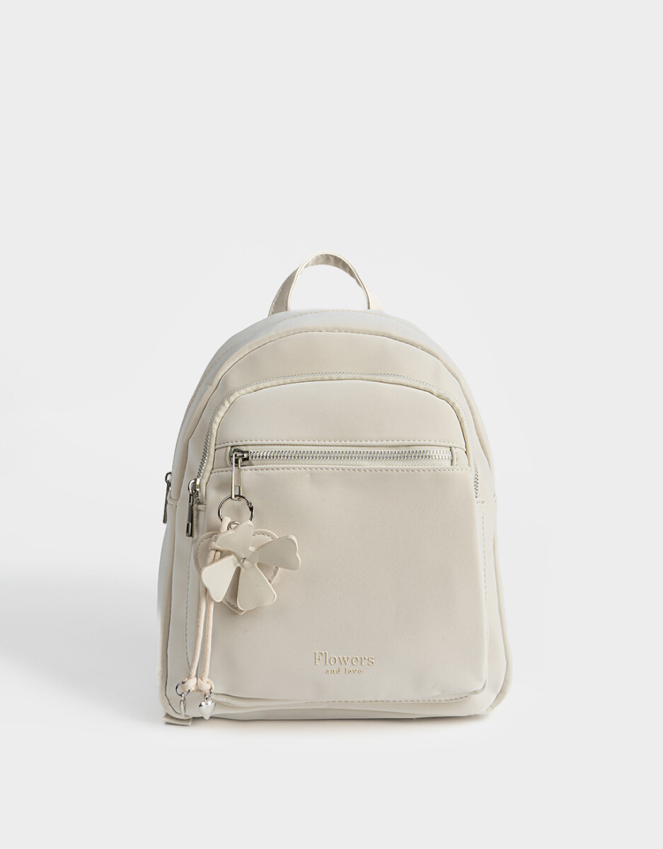 Mochila De Cuerina Con Charm 