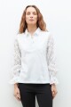 Remera con mangas de broderie blanco