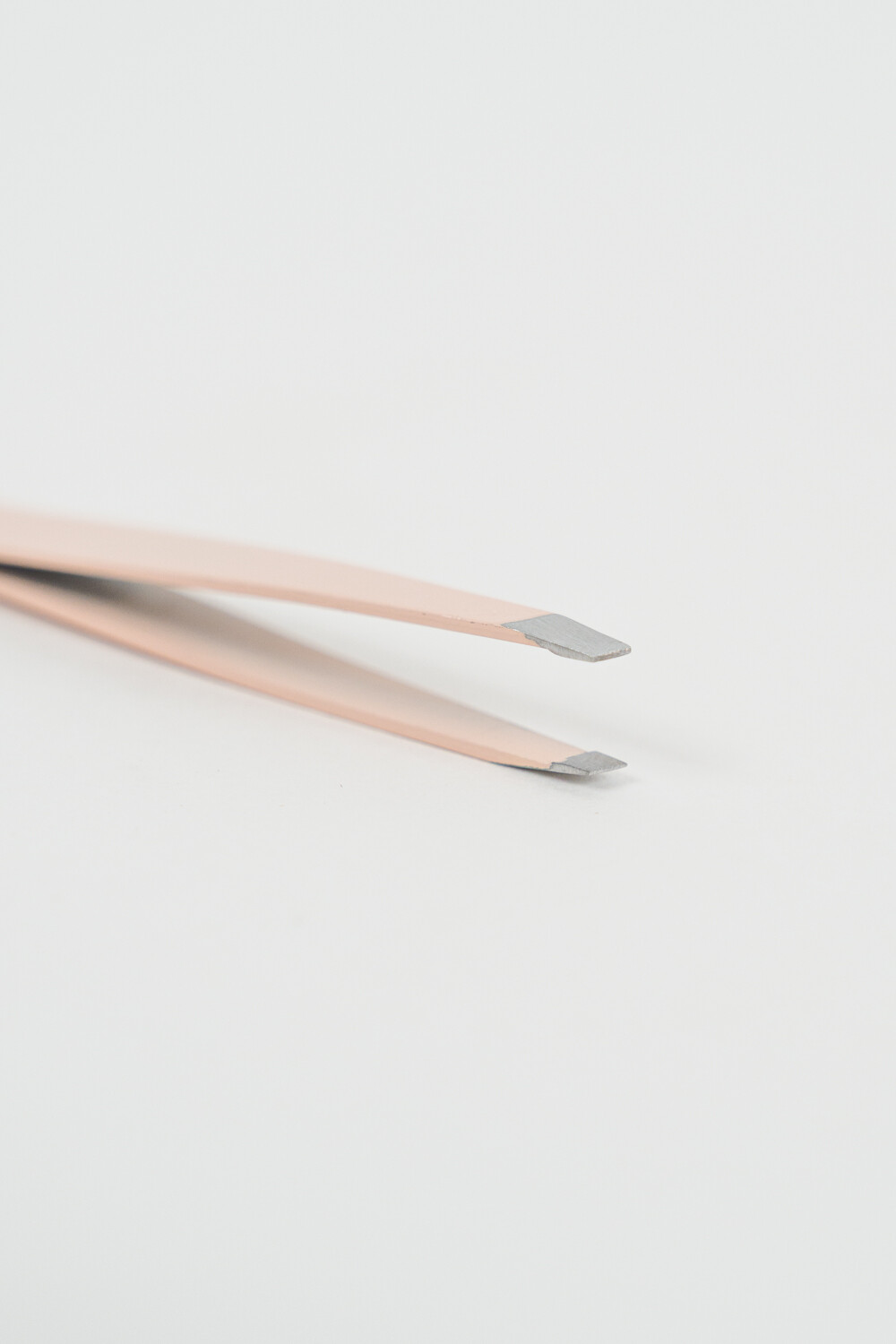 Pinza De Cejas Bato Naranja