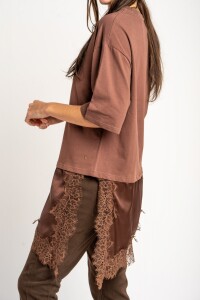 Remera Ruedo Saten Marron
